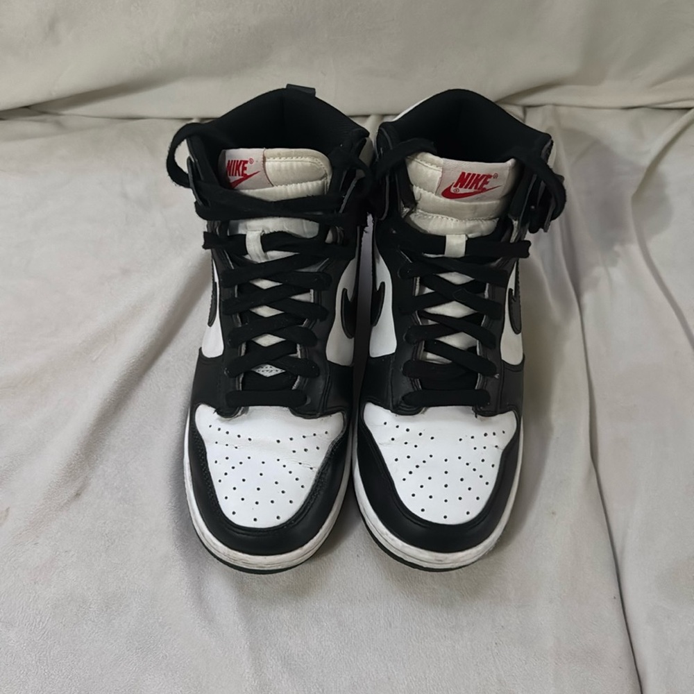 Nike dunks women’s size 7 
Great condition